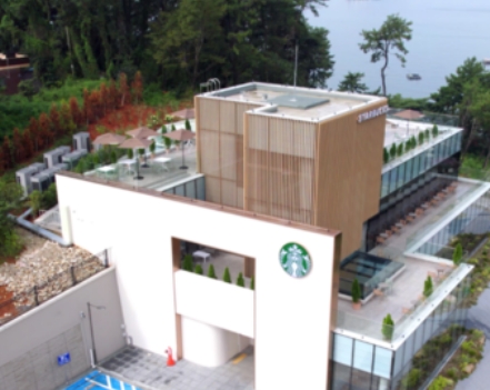 透明OLED桌面亮相韩国星巴克咖啡店