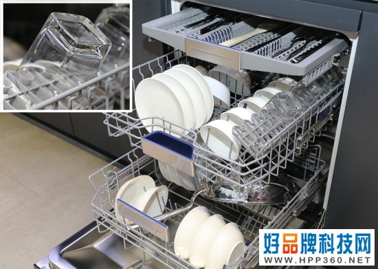 清洗后的餐具