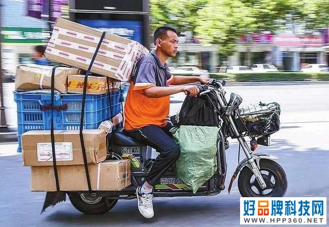 圆通快递员工下跪事件反转,快递行业的底裤被扒的一丝不剩!