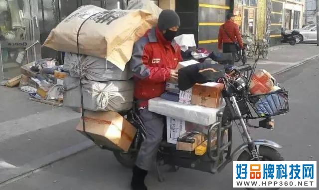 圆通快递员工下跪事件反转,快递行业的底裤被扒的一丝不剩!