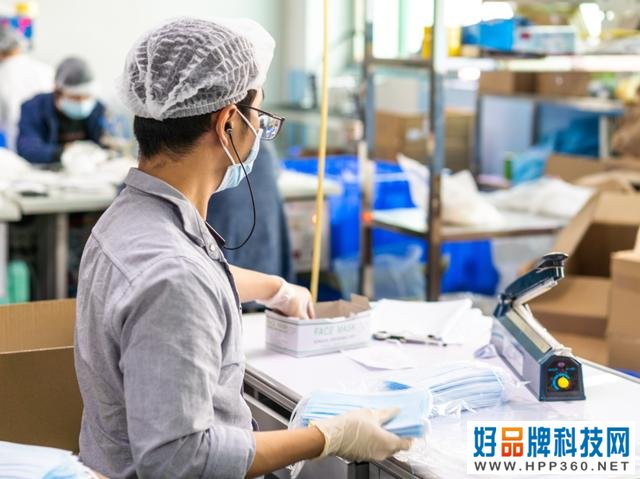 疫情下OPPO造手机也造口罩，日产几十万片买不到零部件自己造
