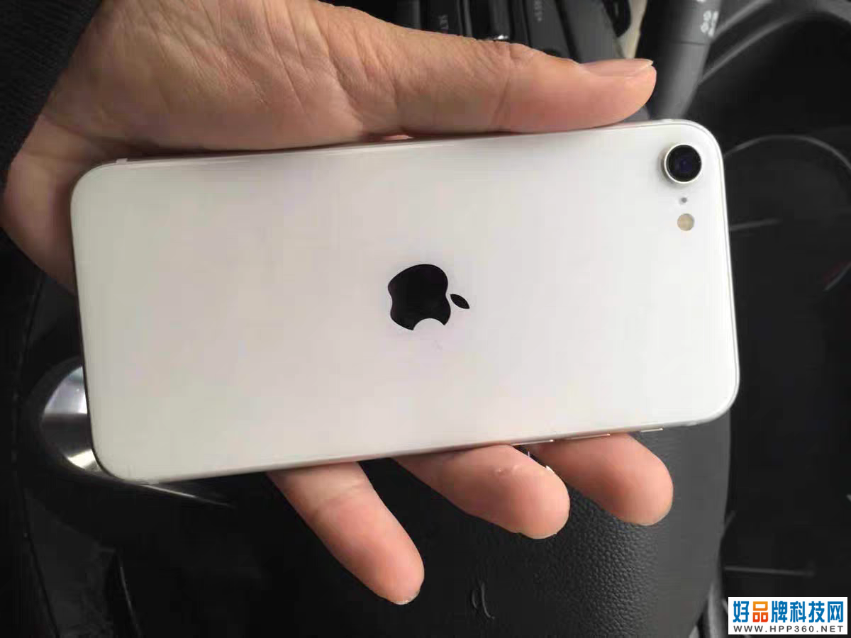 被捧上天的iPhone SE2，为何现在降价也卖不动了？