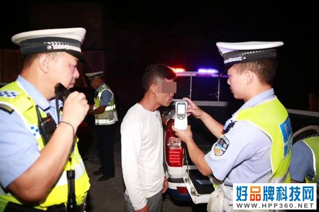 喝了酒开了特斯拉回家，坐在副驾驶打开自动驾驶，算酒驾吗？