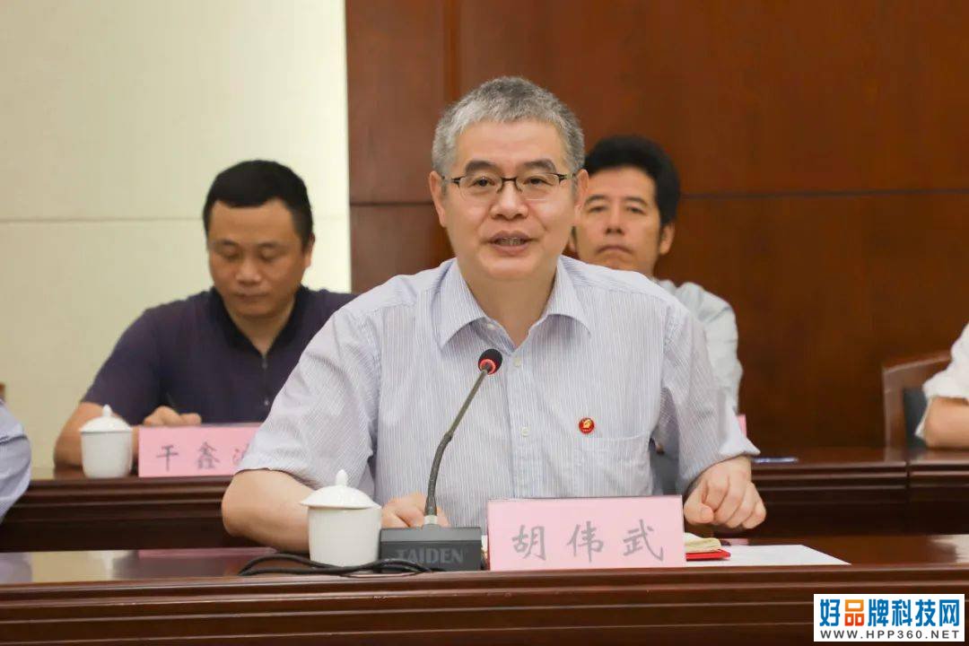 石墨烯芯片、2nm、1nm相继突破，中国院士：55nm才是当下关键