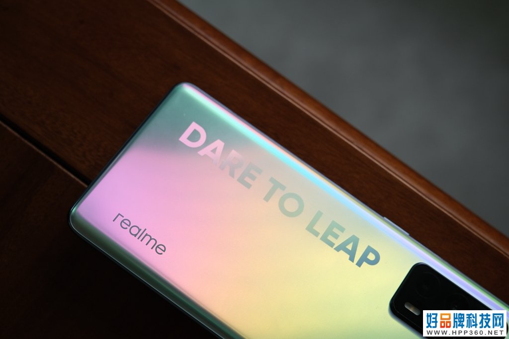 realme真我X7 Pro至尊版评测：2000元以内，你能买到的曲面屏手机
