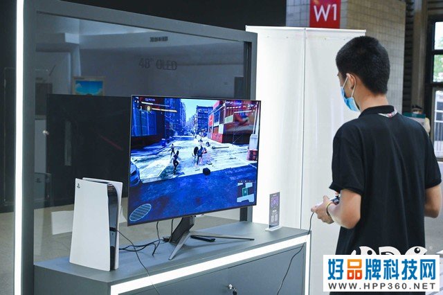 UDE现场感受OLED的魅力，玩的根本停不下来！ 