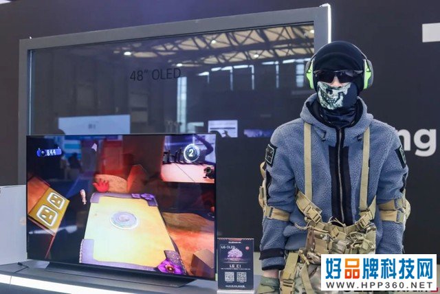 OLED自发光屏亮相UDE2021,观众：OLED玩的爽，看的更爽！ 