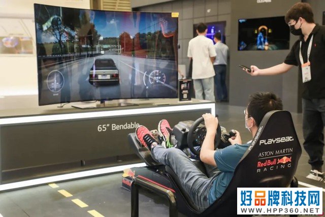 OLED自发光屏亮相UDE2021,观众：OLED玩的爽，看的更爽！ 