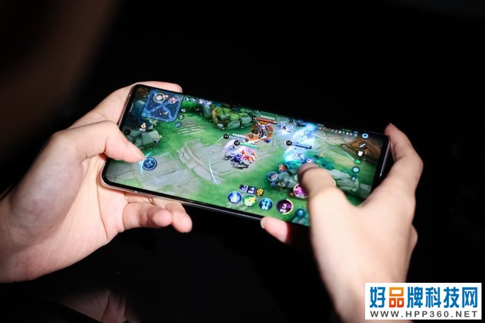 简评：“有效”手机到底如何？iQOO 8 Pro“有话说”