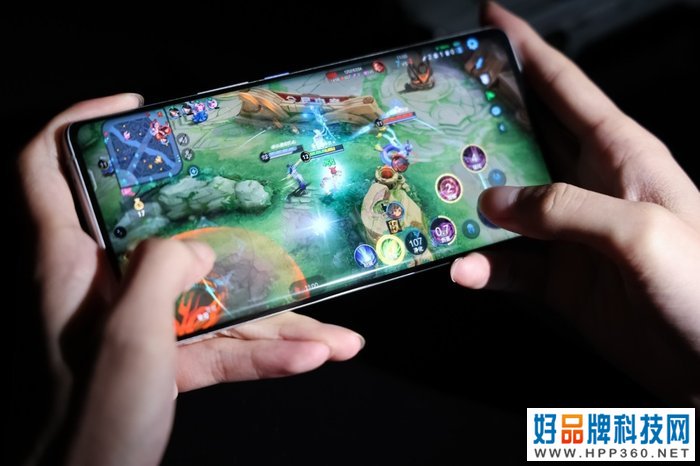 简评：“有效”手机到底如何？iQOO 8 Pro“有话说”