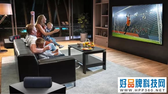 LG OLED B1应声而出 客厅游戏玩家嗨起来 