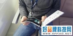 柔宇展示OLED新品：看起来像iPad的一本杂志