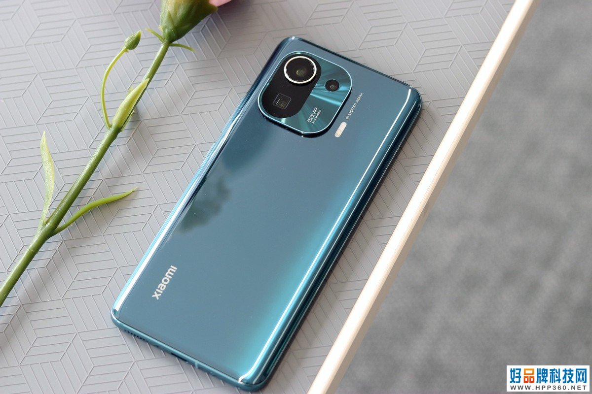 跌价900元，2K曲面屏+5nm芯片，12GB+256GB旗舰“迎战”iPhone13