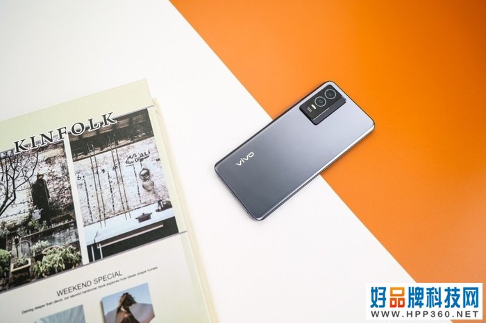 44W 闪充+256GB大内存+轻薄机身，vivo Y76s综合体验超越同价位产品