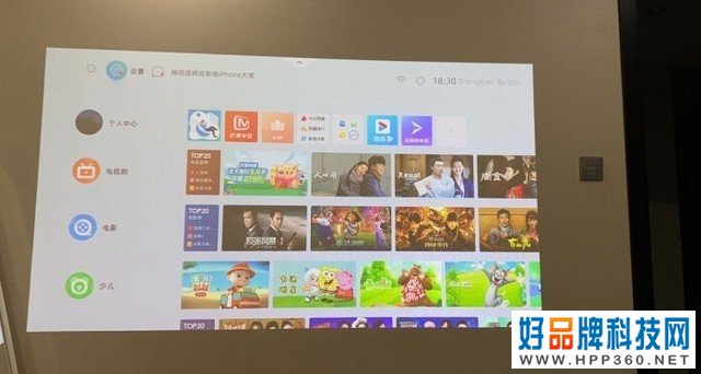 想了很久 我决定用白墙投影 没想到效果挺好 