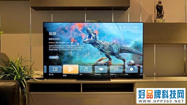 90后们多看看电视吧，别再玩手机了！ 
