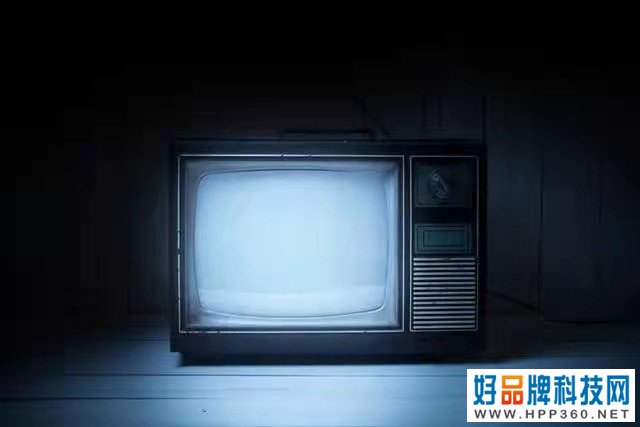 90后们多看看电视吧，别再玩手机了！ 
