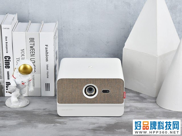 爱玩爱捣鼓 年轻人专属长虹便携Q3H投影评测 