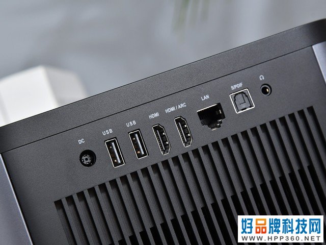 享受旗舰亮度体验 当贝F3 Air评测 