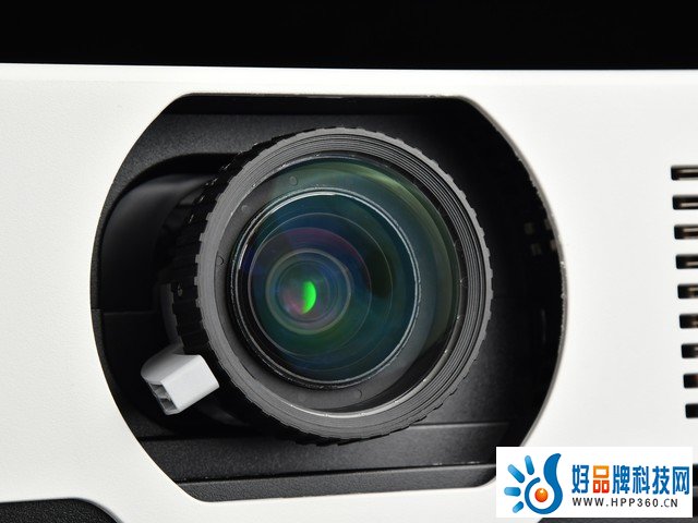 1.6倍大变焦 理光PJ RU330高亮激光投影评测