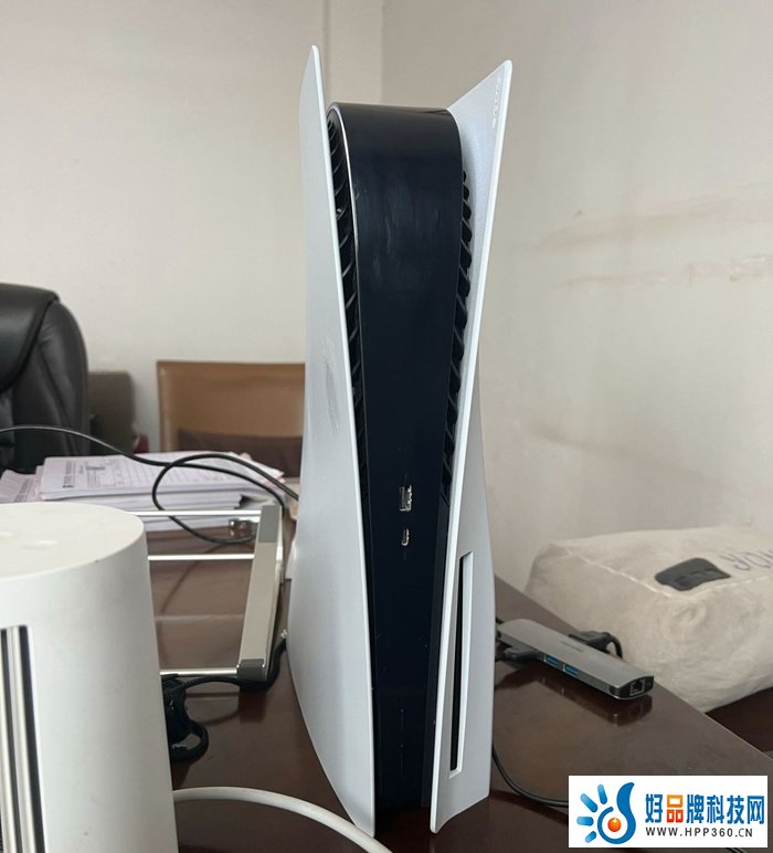 新款PS5来了 更轻更小性能没变化 可拆卸光驱亮眼