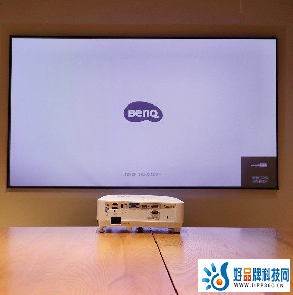 明基JD530短焦商用投影仪：适配小空间办公的灵活大屏