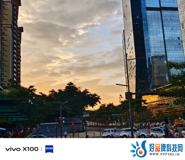 首发天玑9300旗舰芯，vivo X100带来满分旗舰体验