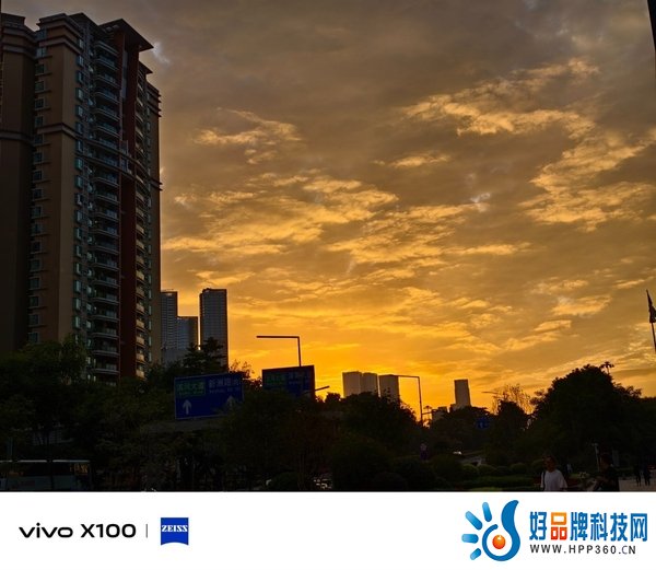 首发天玑9300旗舰芯，vivo X100带来满分旗舰体验