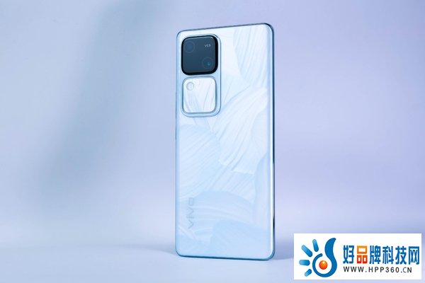 vivo S18系列正式发布：影棚级柔光环与专业长焦人像镜头加持