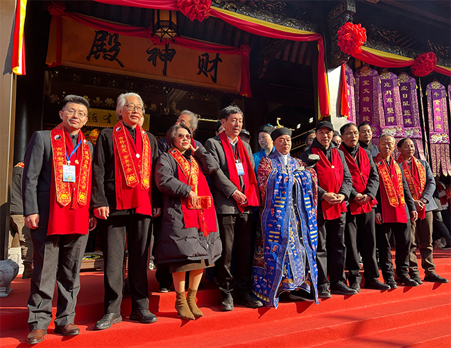 2025年元旦：范大夫祠正式开放，商圣范蠡研究院院长范贵宾拜祭先祖范蠡