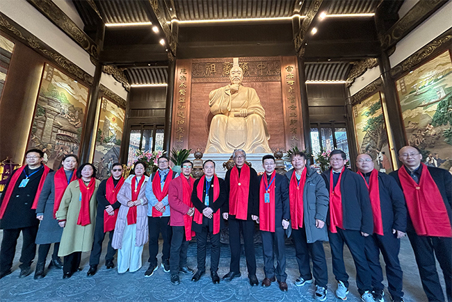 2025年元旦：范大夫祠正式开放，商圣范蠡研究院院长范贵宾拜祭先祖范蠡