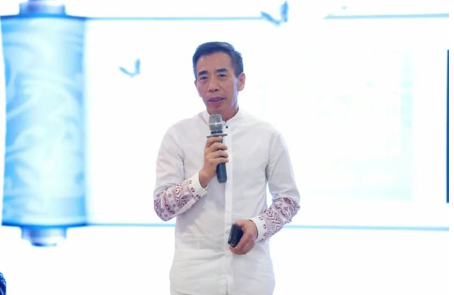 中国民族卫生协会副会长、北京瑶医医院院长覃迅云教授
